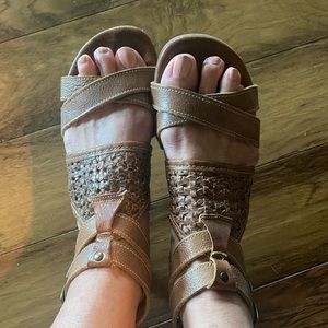Bed Stu Capriana Cafe Rustic Brown Sandal